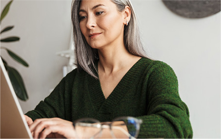 Lady on laptop